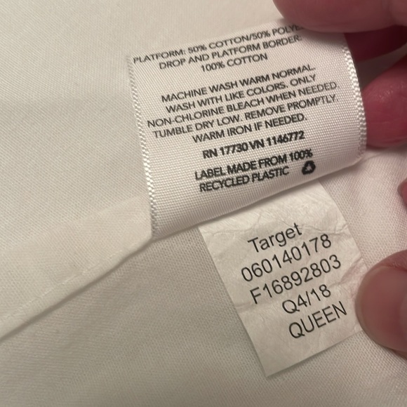 THRESHOLD Queen Gray Bed Skirt Lightly Used - Picture 5 of 7